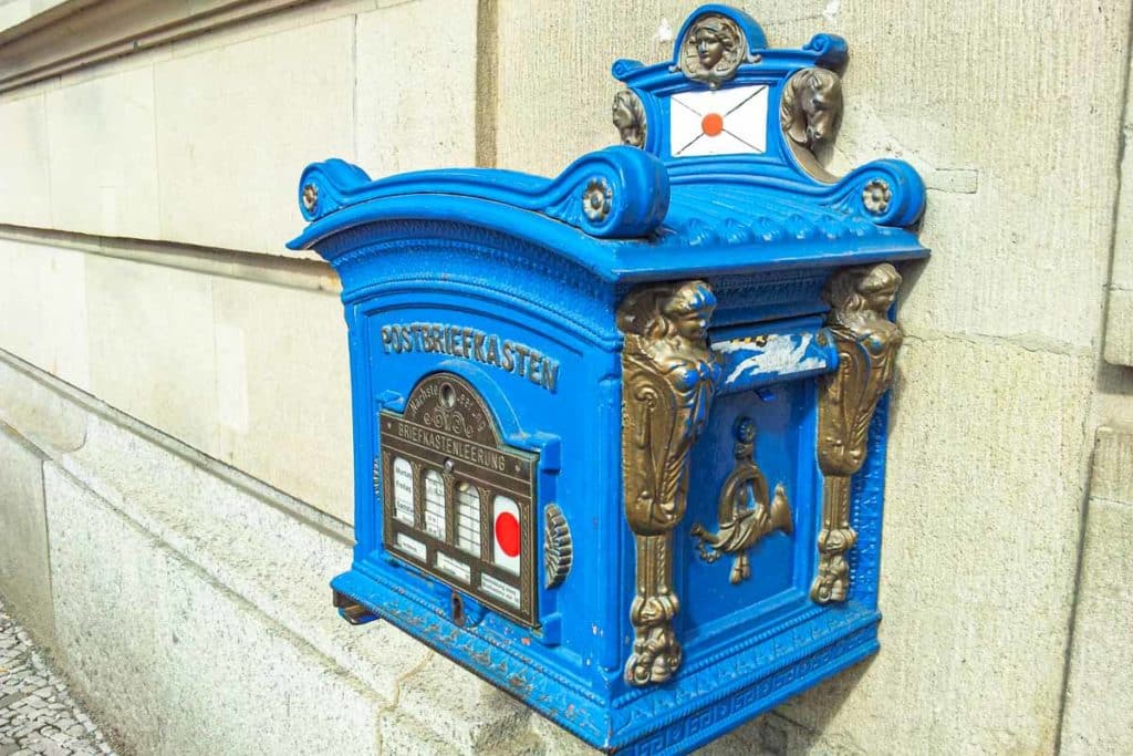 Potsdam Sehenswürdigkeiten blauer Briefkasten