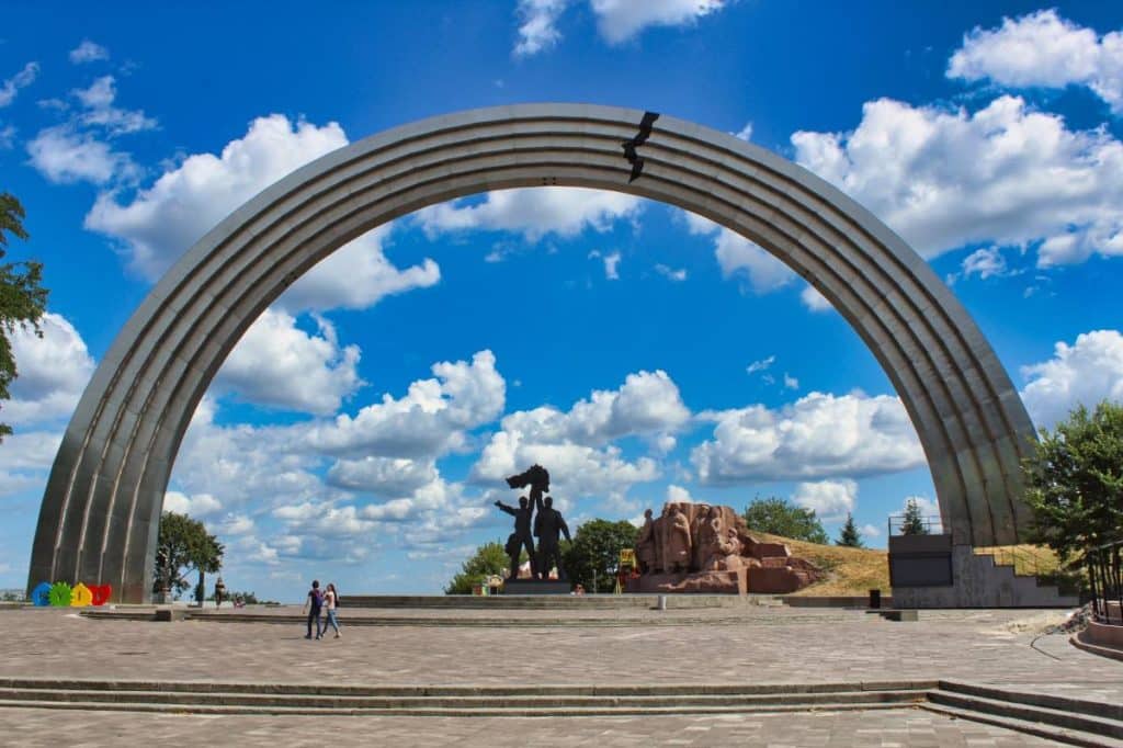 Ukrainisch und Russisch als Sprachen – Bogen der Freundschaft in Kyijiw