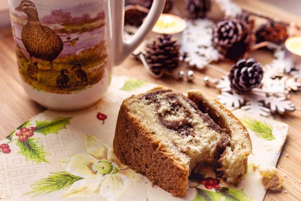 Rumänisches Essen Nusskuchen Cozonac cu nuci