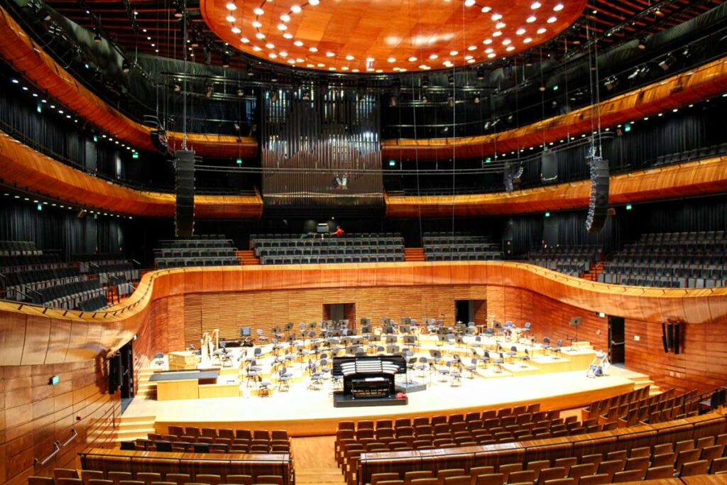 Der Konzertsaal des NOSPR (Nationales Symphonieorchester des Polnischen Rundfunks) in Katowice zählt zu den akustisch herausragendsten Konzertsälen Europas.
