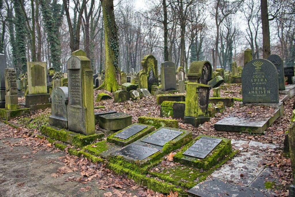 Krakow hidden gems Jewish cemetery Kazimierz