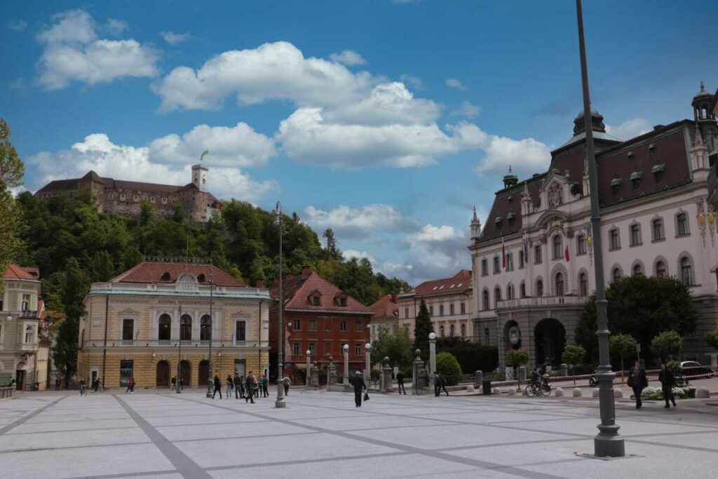 Ljubljana Sehenswürdigkeiten Kongresni Trg Kongressplatz