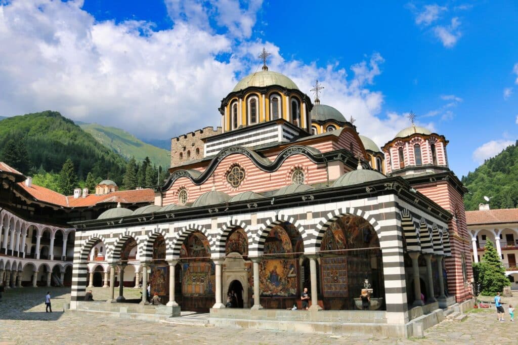 Die Hauptkirche "Geburt der Jungfrau Maria" im Kloster Rila.