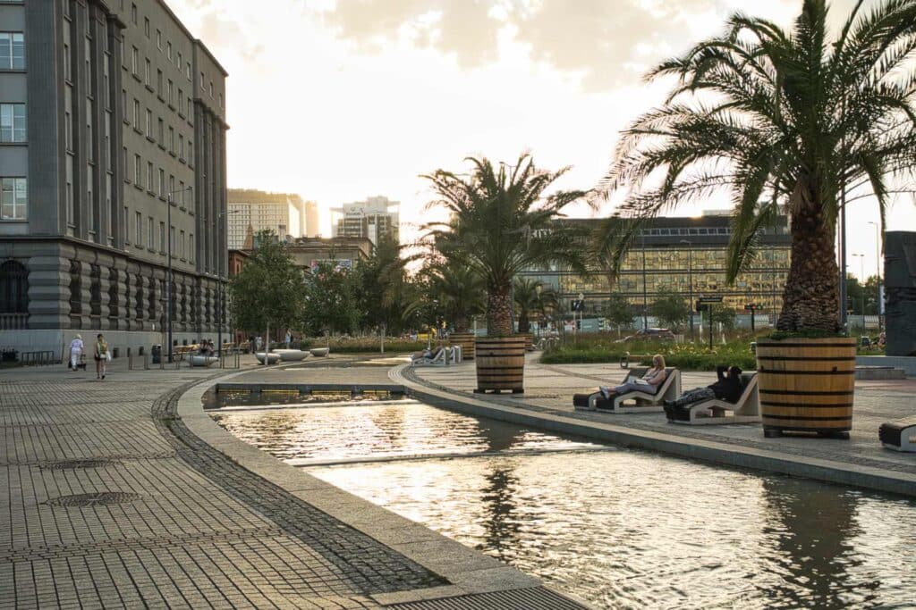 Die neu gestaltete Promenade am Rynek von Katowice: ein beliebter Ort zum Entspannen nach Feierabend.